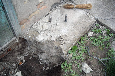 Демонтаж бетонной отмостки